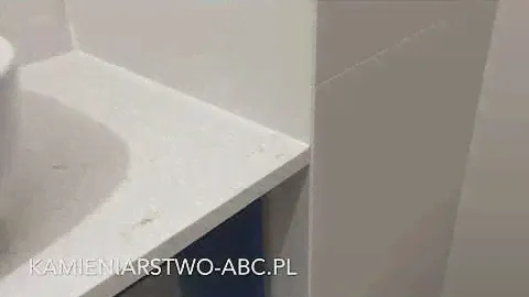 Realizacja Blatu Łazienkowego z Konglomeratu Kwarcowego Technistone Noble Areti Bianco Blaty Na Lata