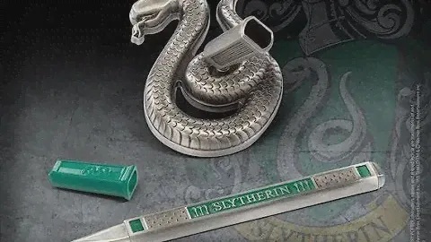 Boligrafo Harry Potter Noble Collection / Slytherin House Pen and Desk Stand Unboxing